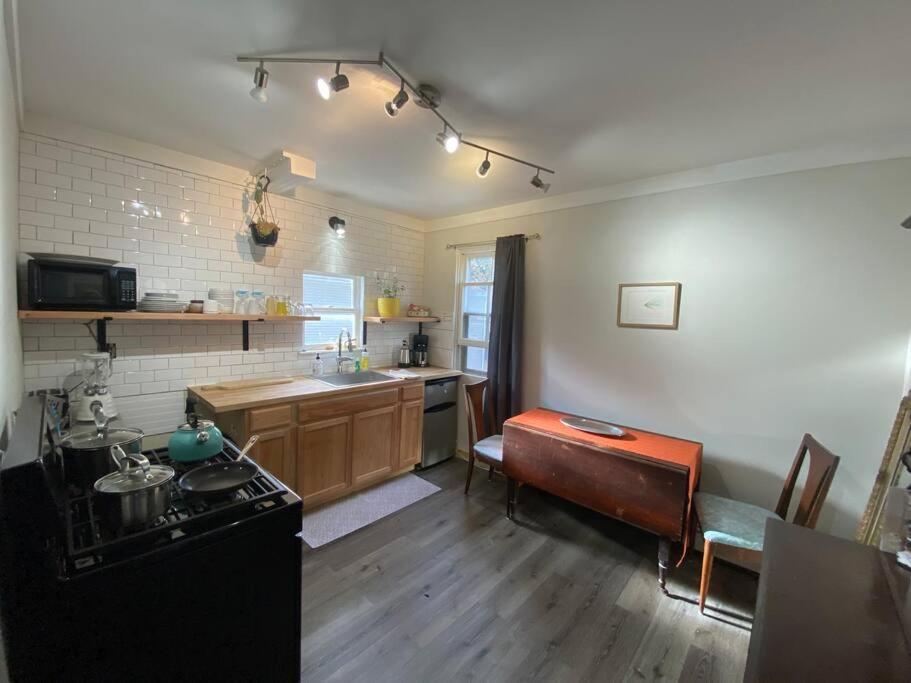 Studio Apt W Garden Kingston Exterior foto