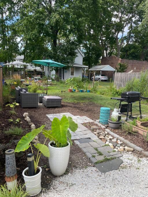 Studio Apt W Garden Kingston Exterior foto