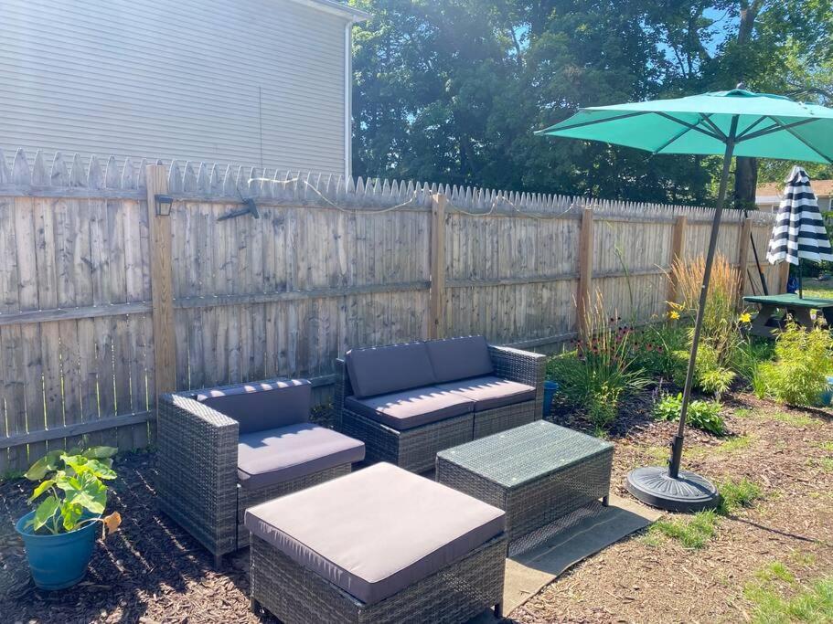 Studio Apt W Garden Kingston Exterior foto