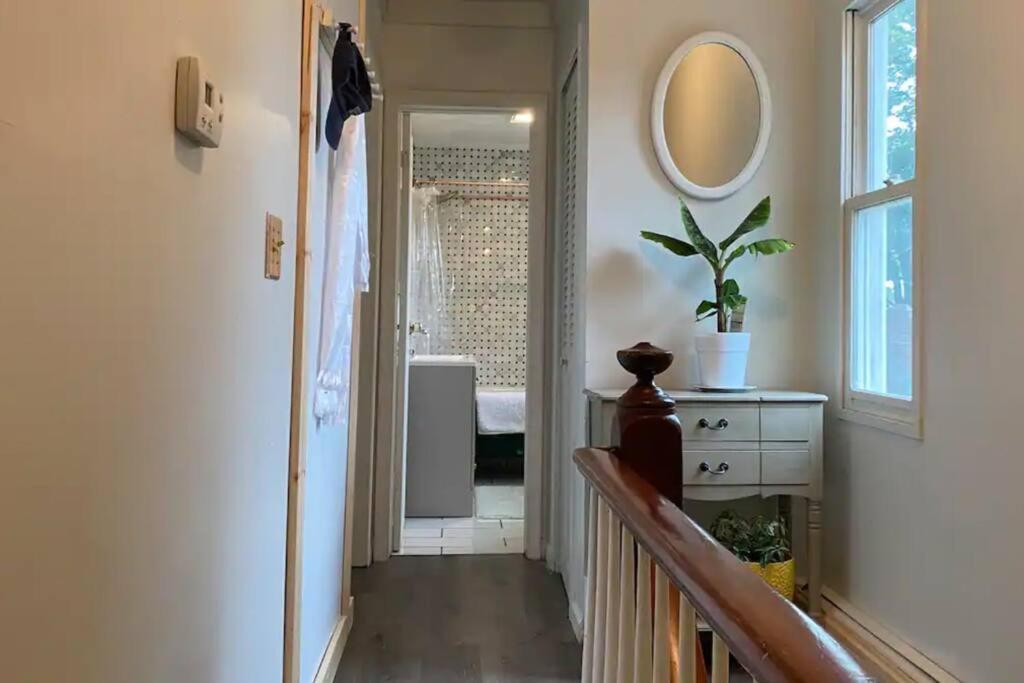 Studio Apt W Garden Kingston Exterior foto